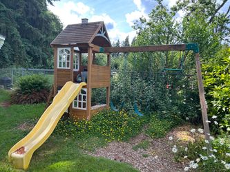Playhouse & Swingset - minor wear and tear