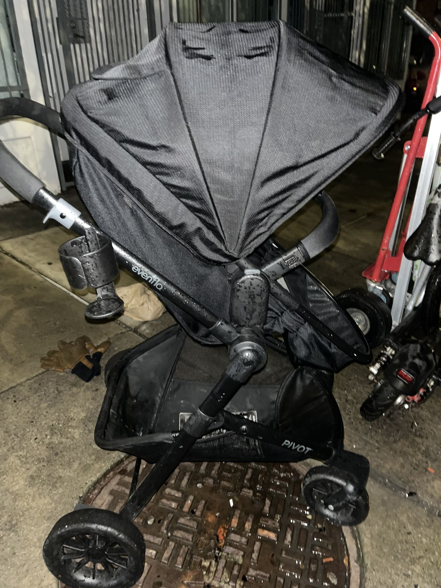 Evenflo Pivot Baby Stroller