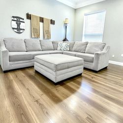 BEAUTIFUL SECTIONAL COUCH 