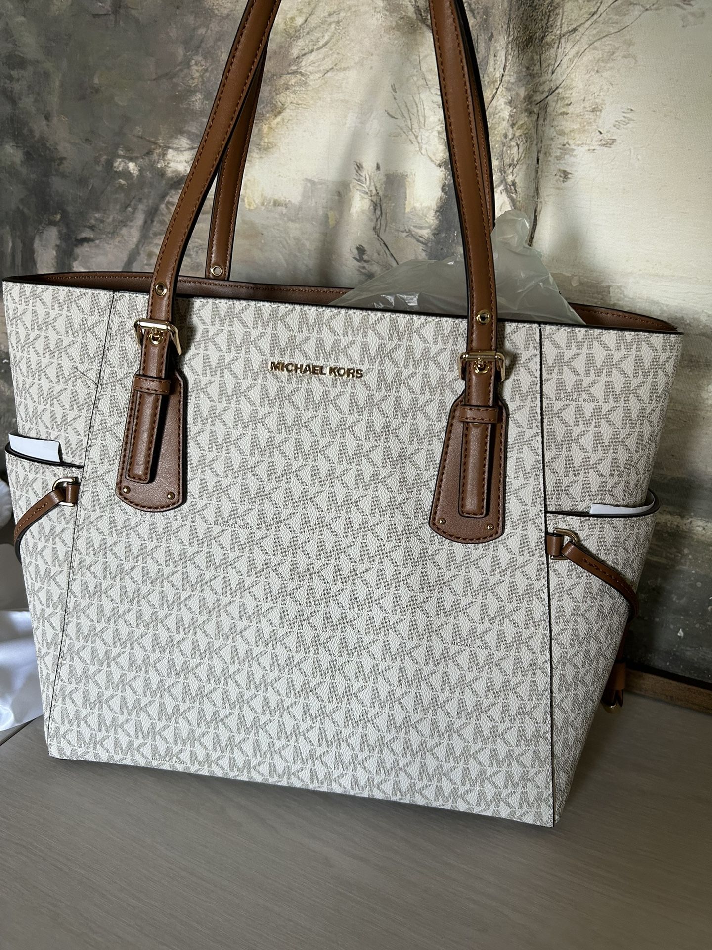 Michael Kors Voyager Bag