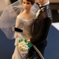 Wedding topper-hockey couple 