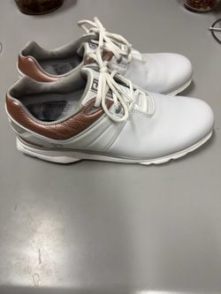 Golf shoes