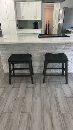 2 24-inch counter stools