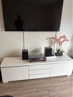 TV stand/Media cabinet
