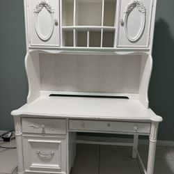 Young American Isabella Bedroom Collection White With Twin Bed And Matters Like New