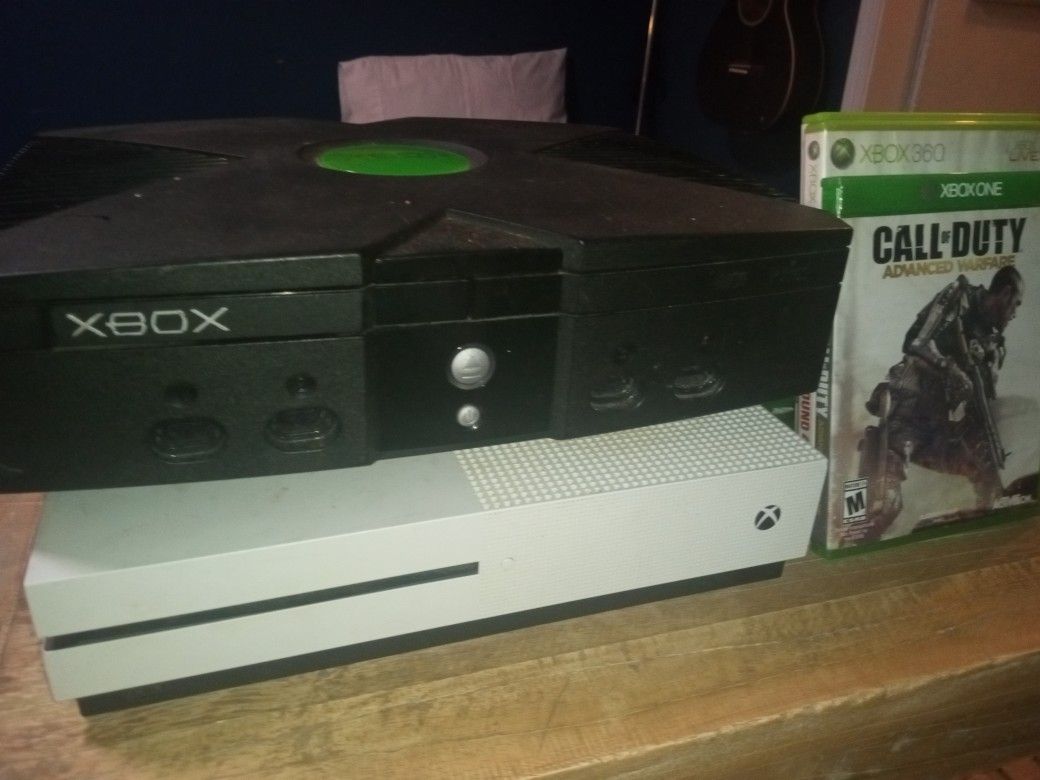 Xbox 1 S & XBox Beta 2003 Model. 