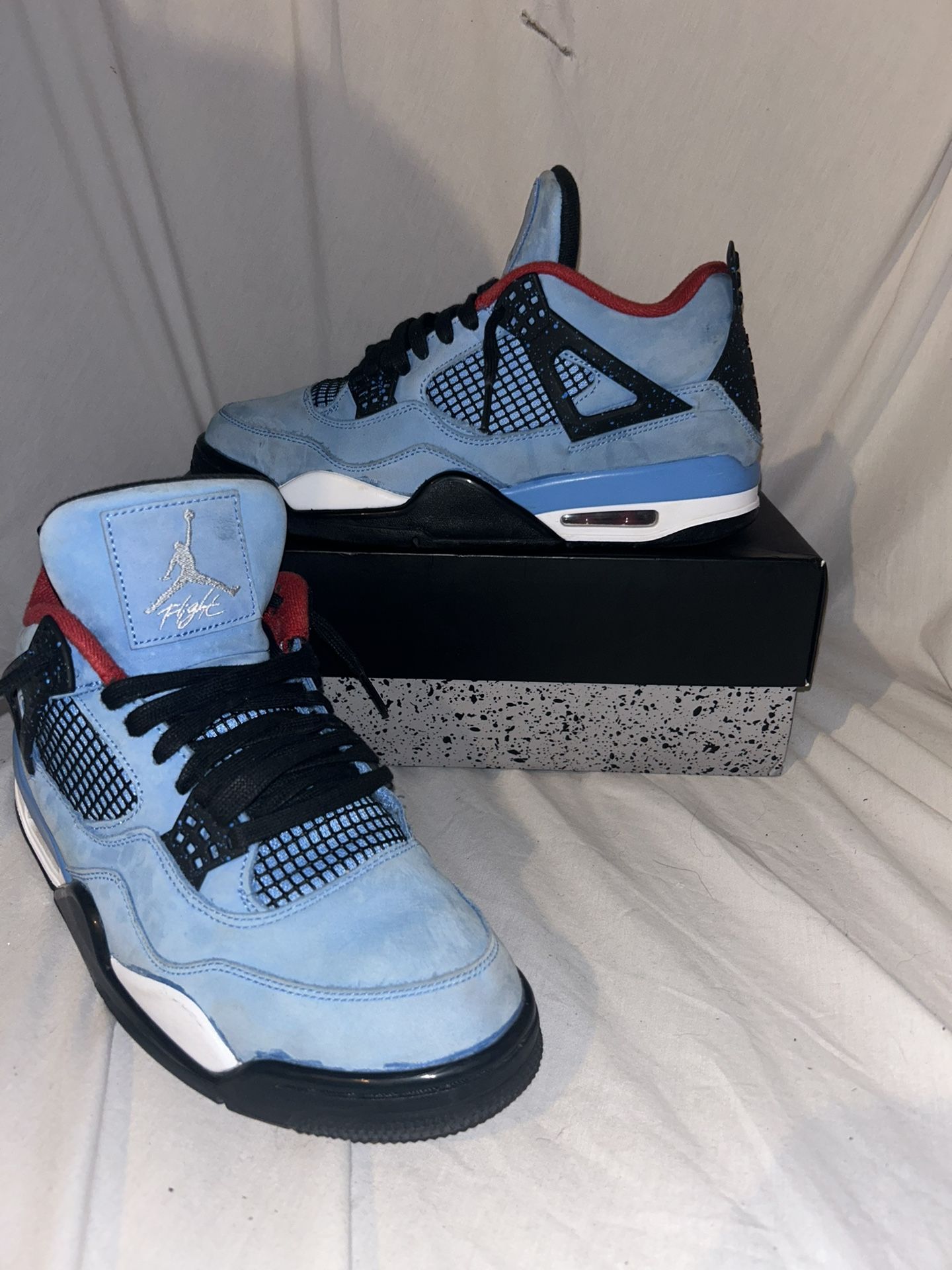 travis scott Jordan 4 