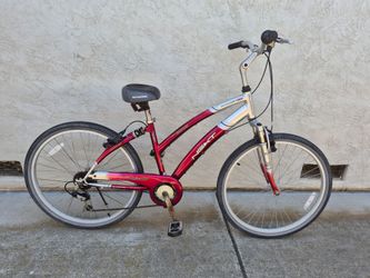 Next Avalon Comfort Series Aluminum. 7 Speed, Dual Suspension Bike. With Schwinn seat, Kickstand. Ready to Ride!!!