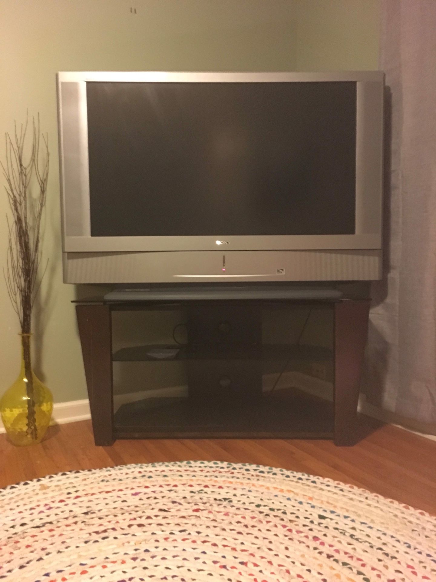 50” SONY WEGA LCD HDTV & STAND! (Great Condition)