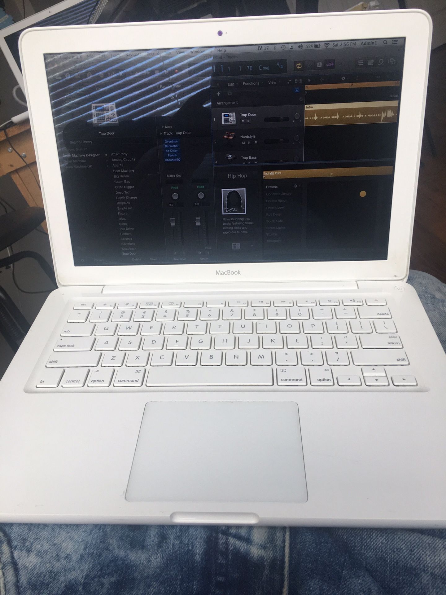 2010 MacBooks filled with tons of recording and video editing software $200