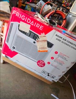 BRAND NEW!! Frigidaire Room AC 28000btu for 1900sq ft.