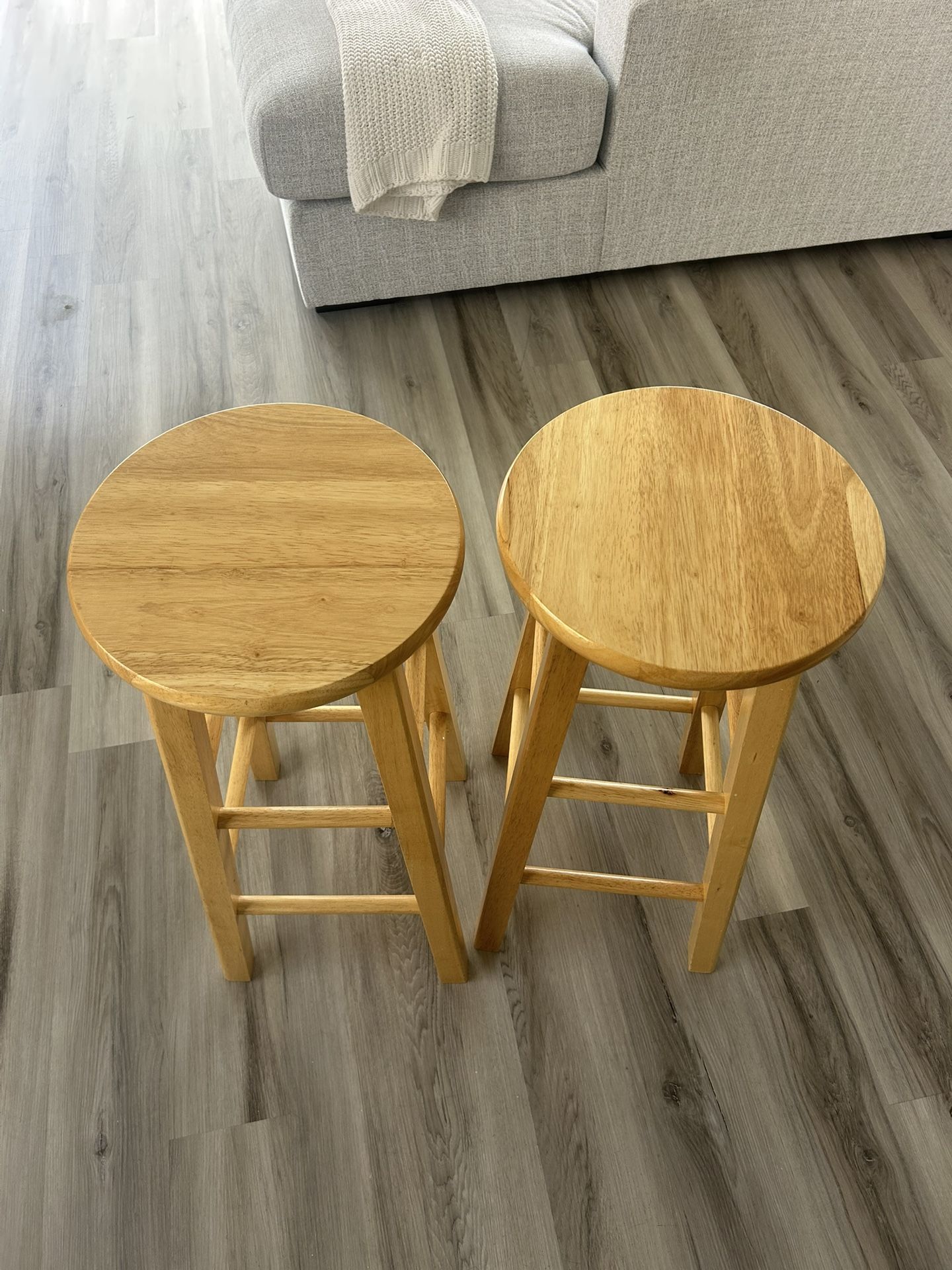 2 Bar Stools 