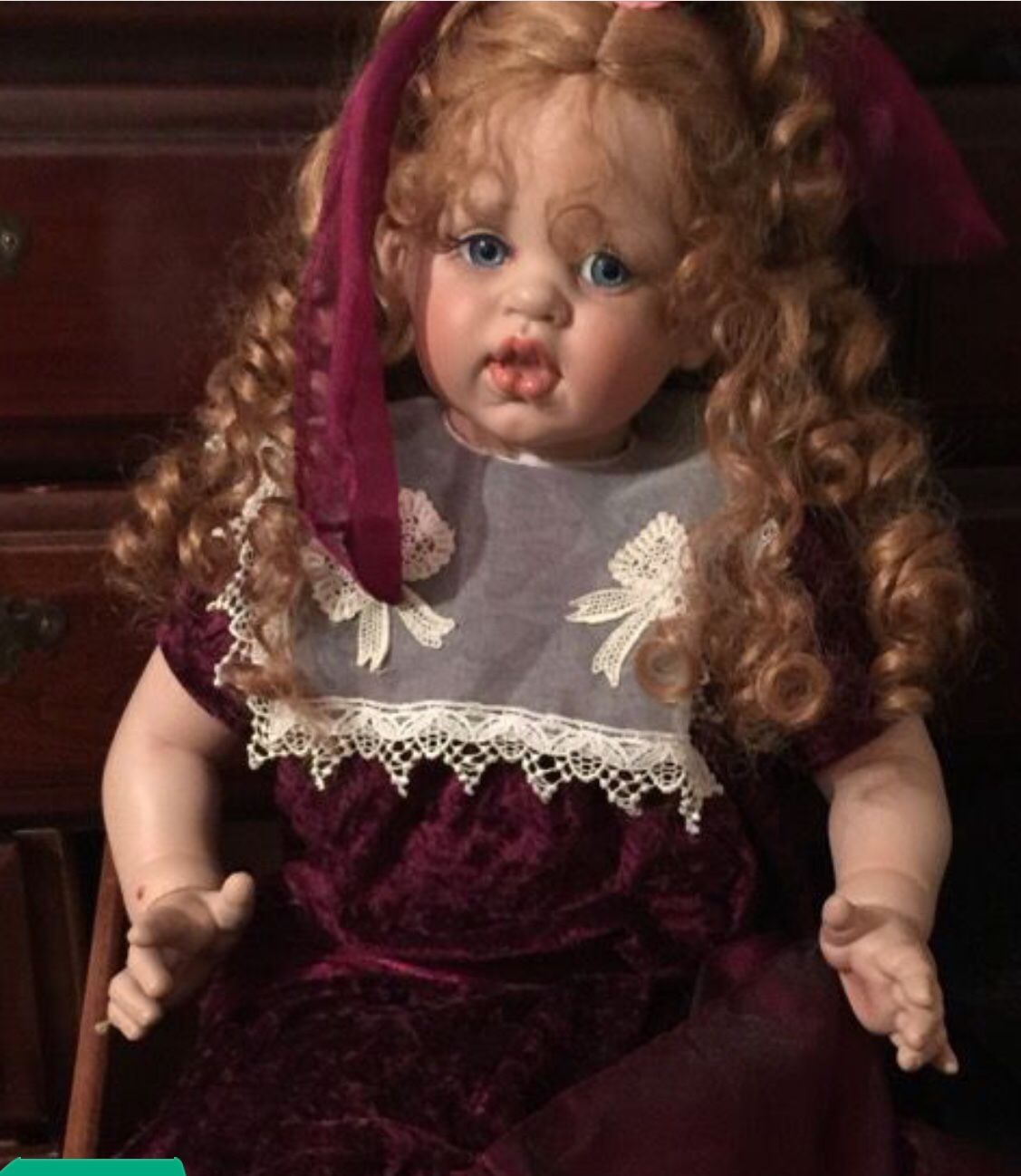 This is a beautiful FAYZAH SPANOS "ROSE" DOLL in great condition. It is a 1996 limited edition She is 27" tall vinyl doll Rose.