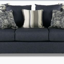 "NEW LUXURIOUS COUCH, LOCATED IN SACRAMENTO CA" !!