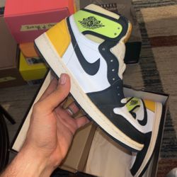 Jordan 1 Volt 