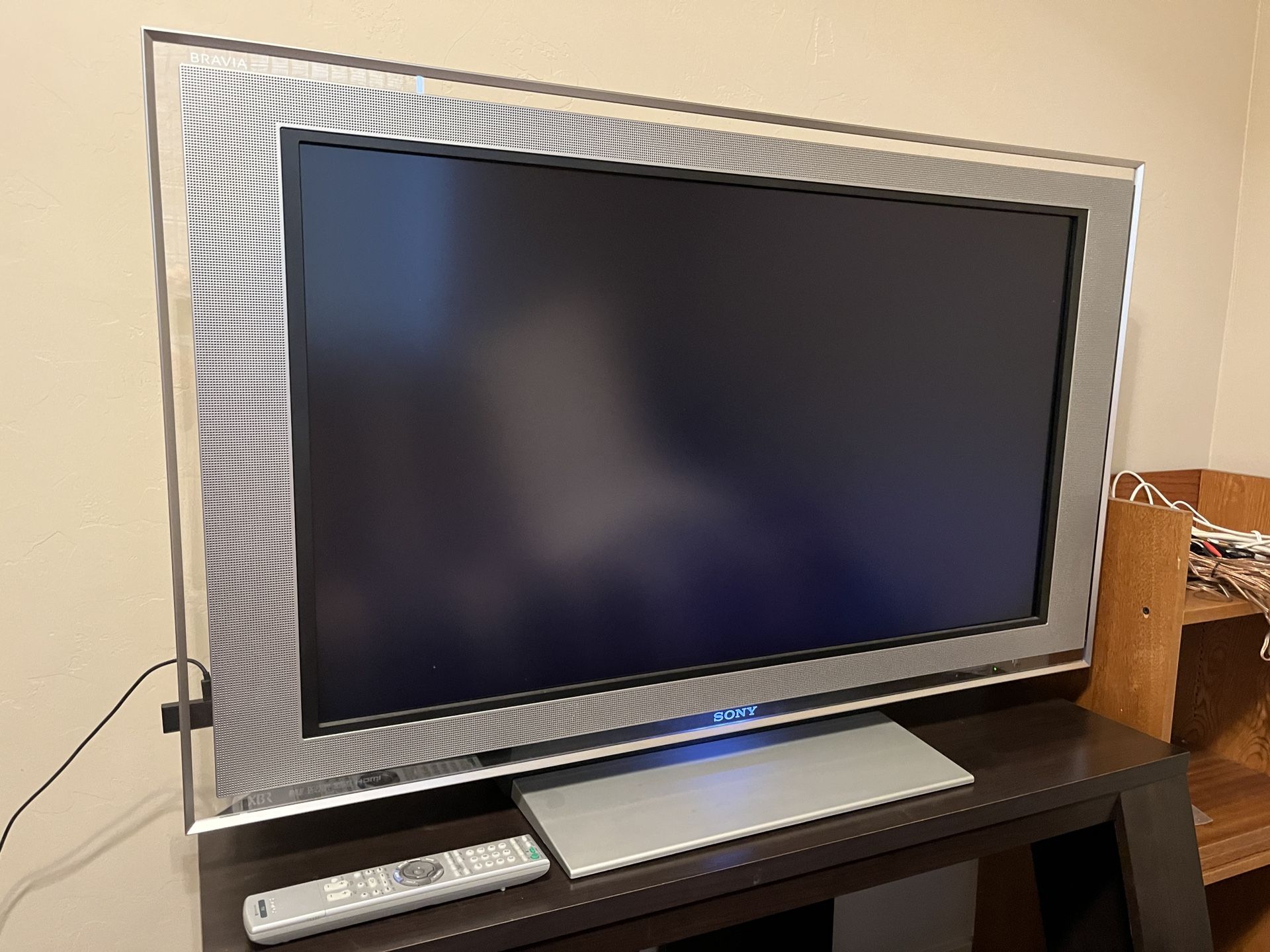 Sony KDL-40XBR2 40” BRAVIA LCD 1080p