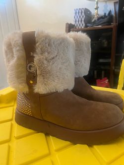 Woman’s boots size 10