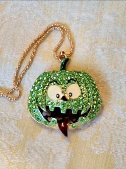 Green rhinestone & enamel Pumpkin pendant necklace 26" chain