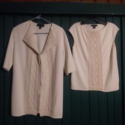 St. John.. Short Sleeve And Vest Light Beige.Size 'P'