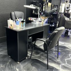 Manicure Table And Chairs