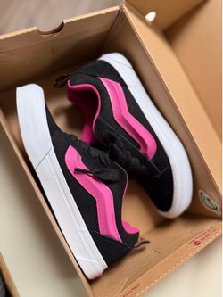 NIB Vans Knu Skool Sz 5 in Big Kids