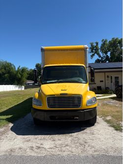 Box truck 24 ft     Freightliner     Caterpillar
