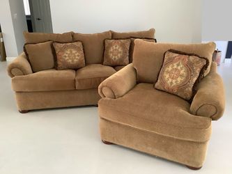 Plush Living Room Sofa and Oversized Chair - Thomasville - Barely Used