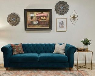 Beautiful 3-Piece Living Room Set – Excellent Condition