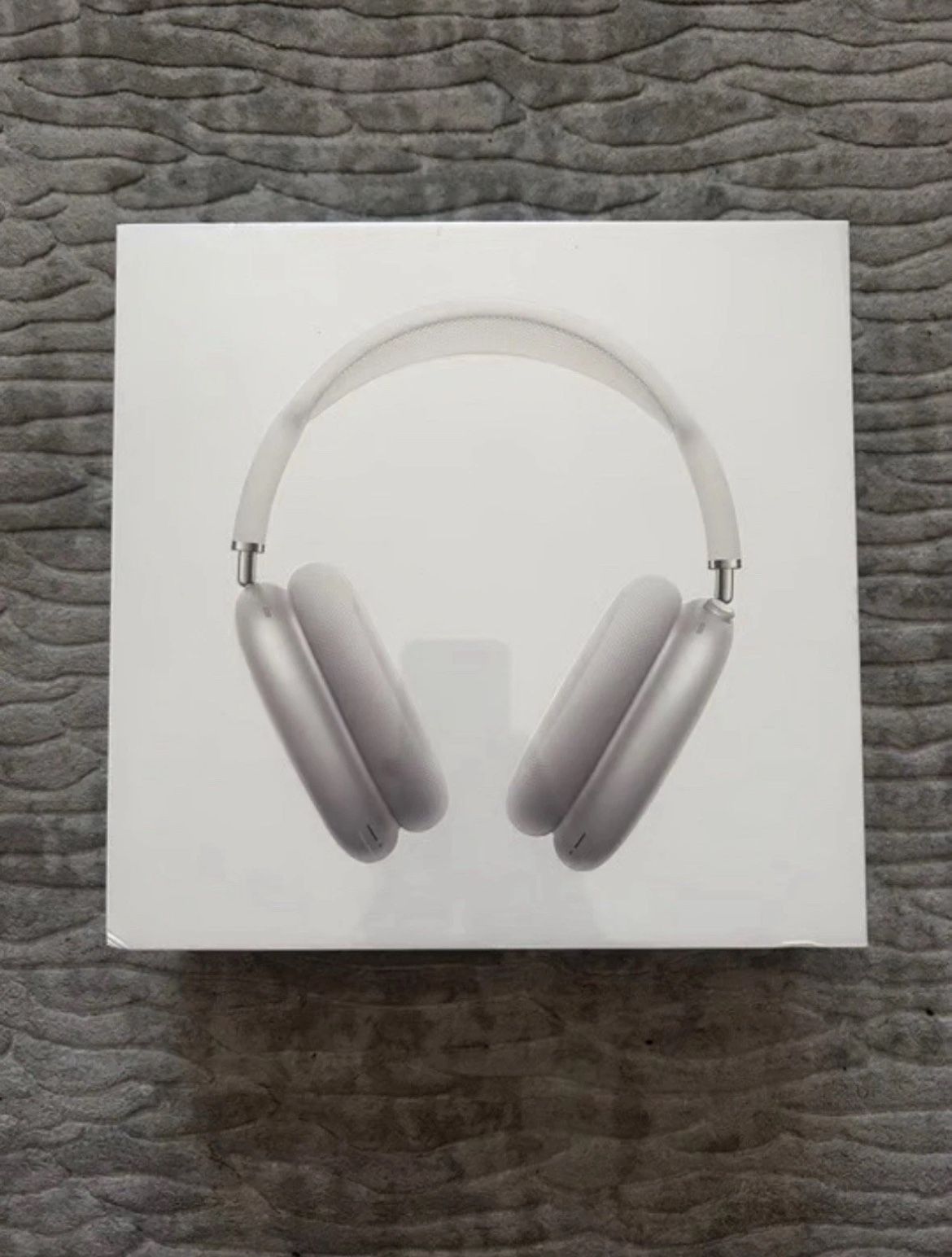 Brand New Silver AirPods Maxes