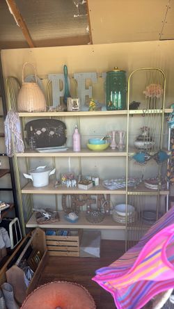 CUTE SHELF