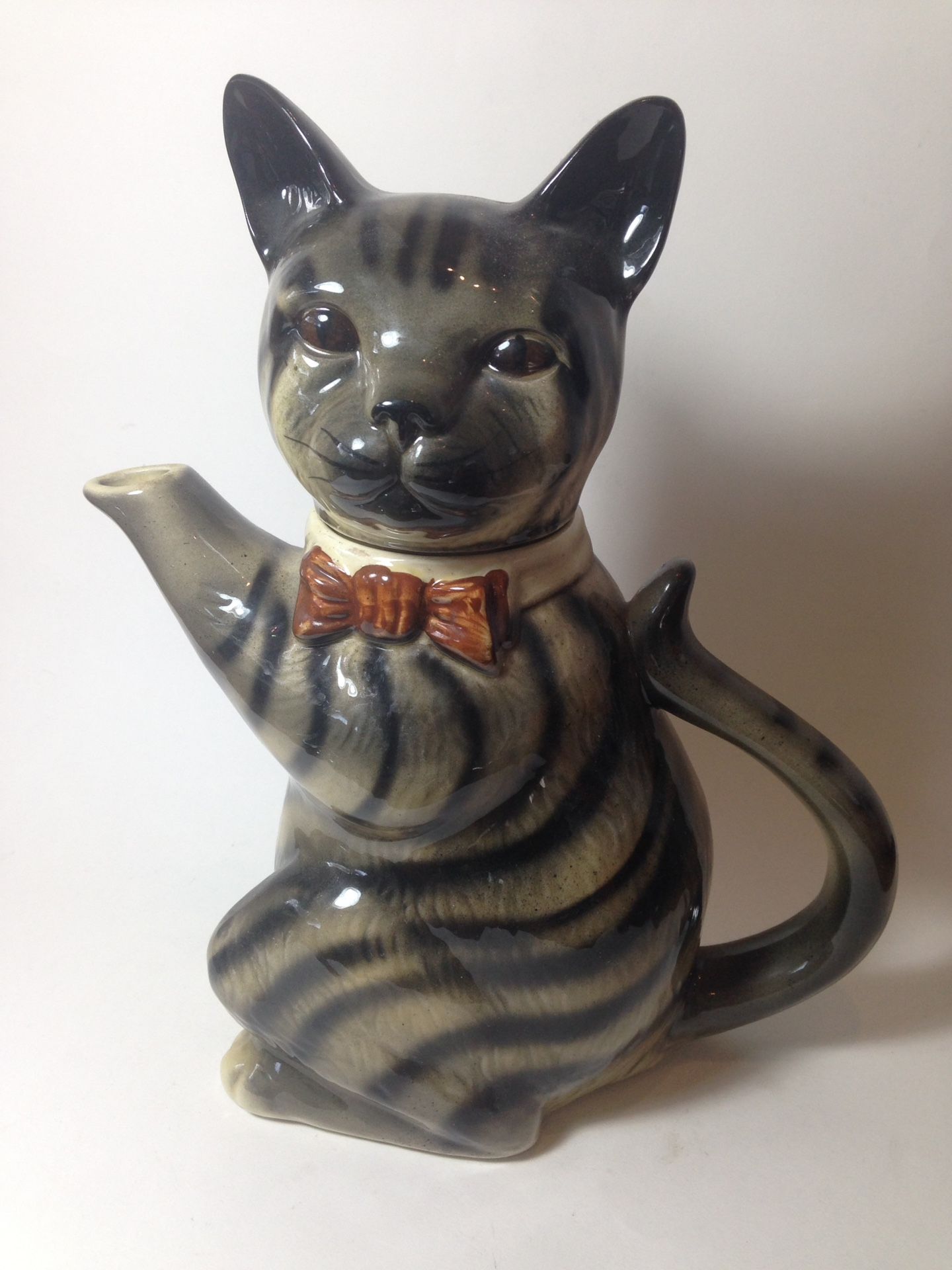 Vintage cat teapot from Tony Wood Studio England