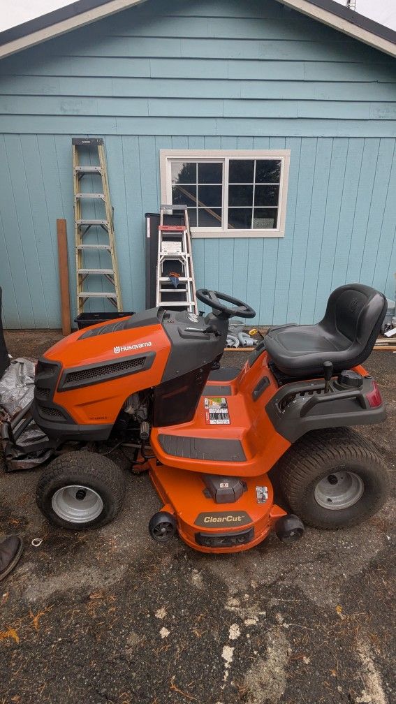 Husqvarna Riding Lawn Mower2016 Low Hours!!!