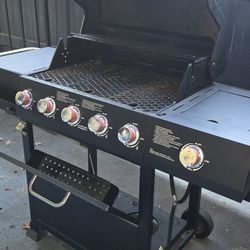 Barbecue / Parrilla de Gas en Excelente Estado 