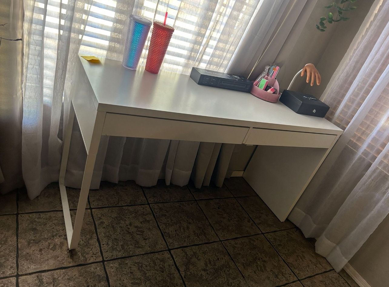 IKEA MICKE DESK