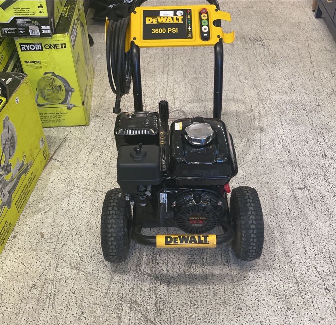 DEWALT 3600 PSI 2.5 GPM Gas Cold Water Professional Pressure Washer