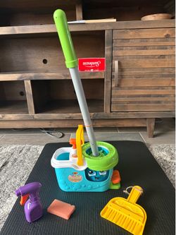 Leap frog clean sweep learning caddy