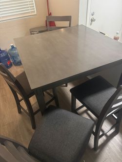 Diner table + 4 chairs