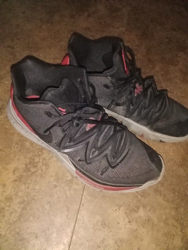 Kyrie Irving Shoes Size 9.5  & Accessories