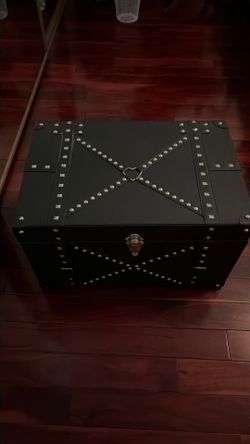 Gothic trunk