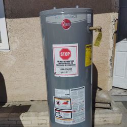 RHEEM 40 GALLON WATER HEATER FREE INSTALL & HOSES