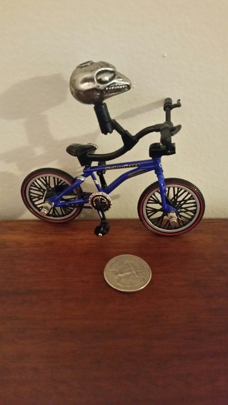 COLLECTABLE METAL TOY BICYCLE