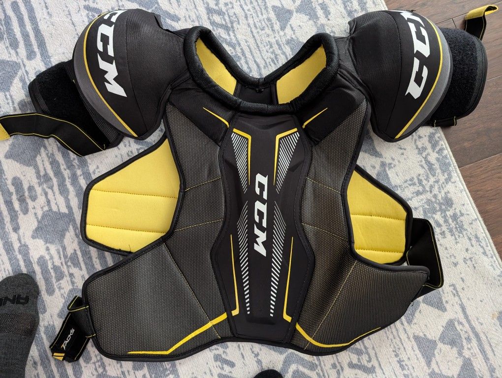 🏒 Brand New CCM Tacks 9040 Shoulder Pads – Senior XL
