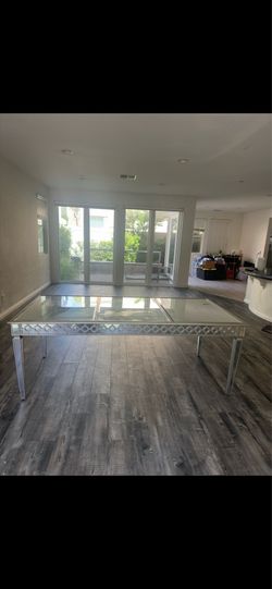 FREE DINING TABLE (must pick up by 6pm)