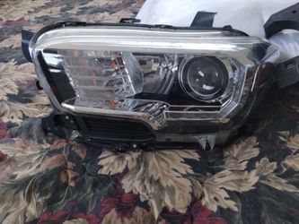 2021 Toyota Tacoma lights