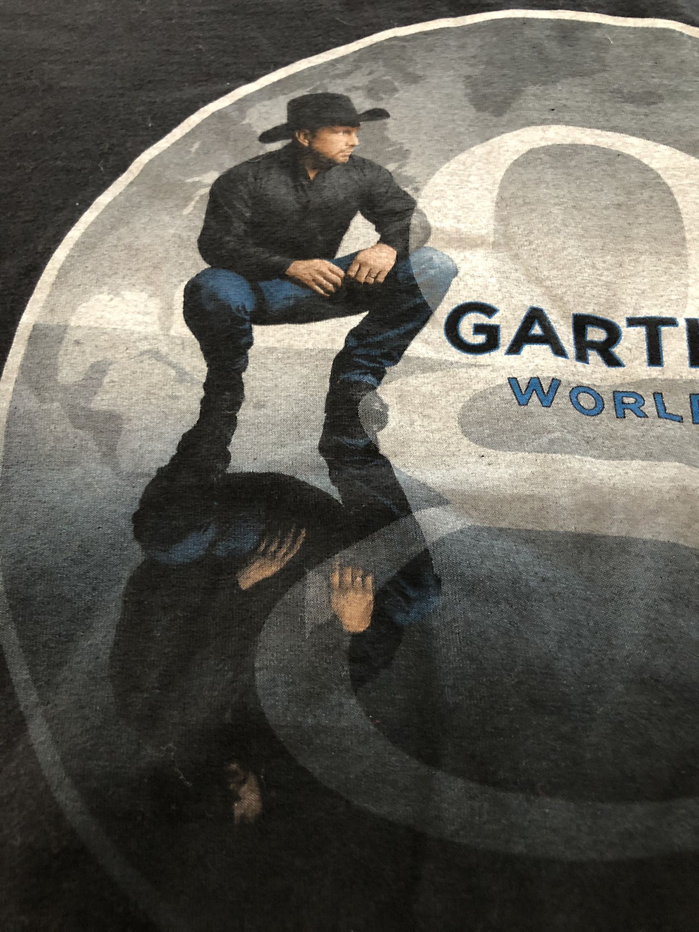 Garth brooks world tour T-shirt 2014 and 15. Size 2X