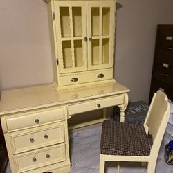 Desk Wooden With Chair And Hutch, Like New Condition Taken Care Of Really Well! Cute For Any Room Not Too Big Not Too Small Perfect Size! $150 OBO!!