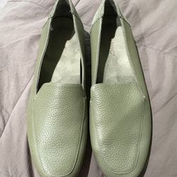 Vionic Elora Loafer Size 9