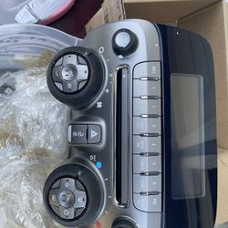 Like New 2010 Camero Stereo And Faceplate 