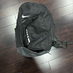 nike elite bag (with all zippers 