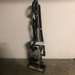 Shark Navigator Lift-Away Vacuum – Works Great with strong suction